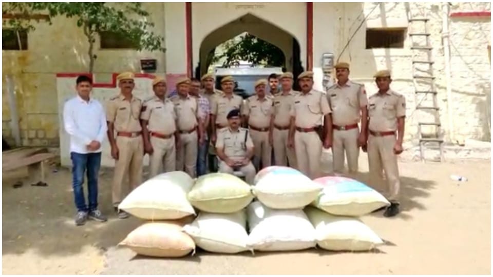 Barmer police seized 1.5 quintal doda post two smugglers absconded