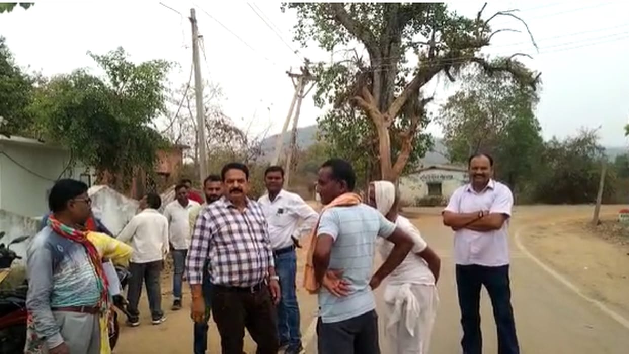 villagers drive away revenue team in protest against SECL coal block in chhattisgarh Raigarh