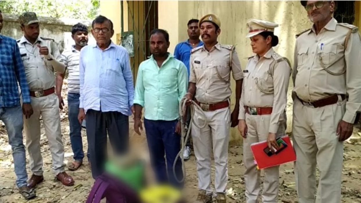 Forest department team arrested a smuggler with banned turtle meat from Kahalgaon station in Bhagalpur