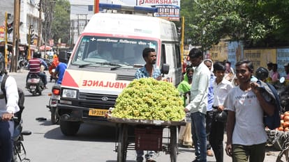 stuck in jam patient gets out of breath train leaves station
