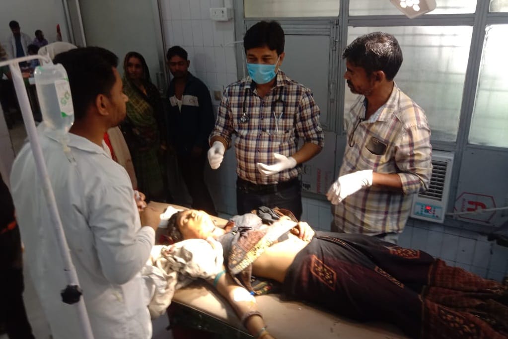 The woman stabbed herself with a knife in Mahoba, has attempted suicide three times, know the whole matter