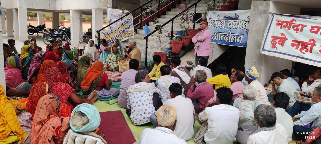 There was encroachment on the land of 22 drowning affected families, now they will get 60-60 lakhs, Satyagraha