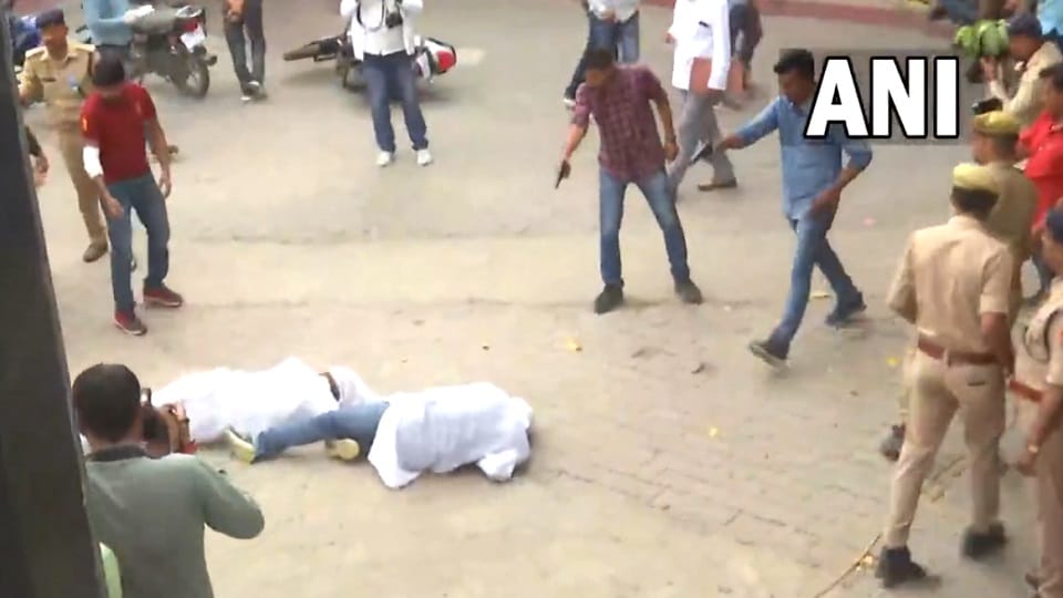 Judicial inquiry committee recreated scene of Atiq-Ashraf murder case in Colvin Hospital