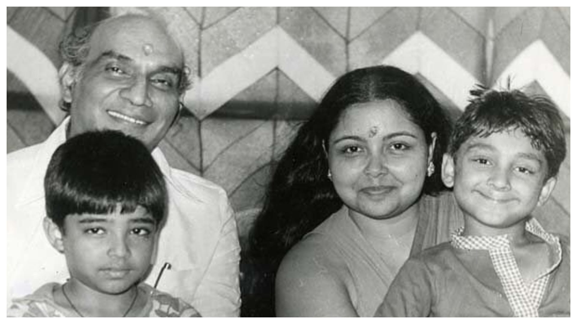 Yash Chopra Wife And Aditya Chopra Mother Pamela Chopra Passes Away At The Age Of 85 News in Hindi