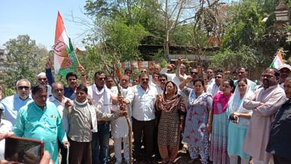 Ratlam: Green trees were sawed at midnight, Congress burnt effigy of MLA in protest