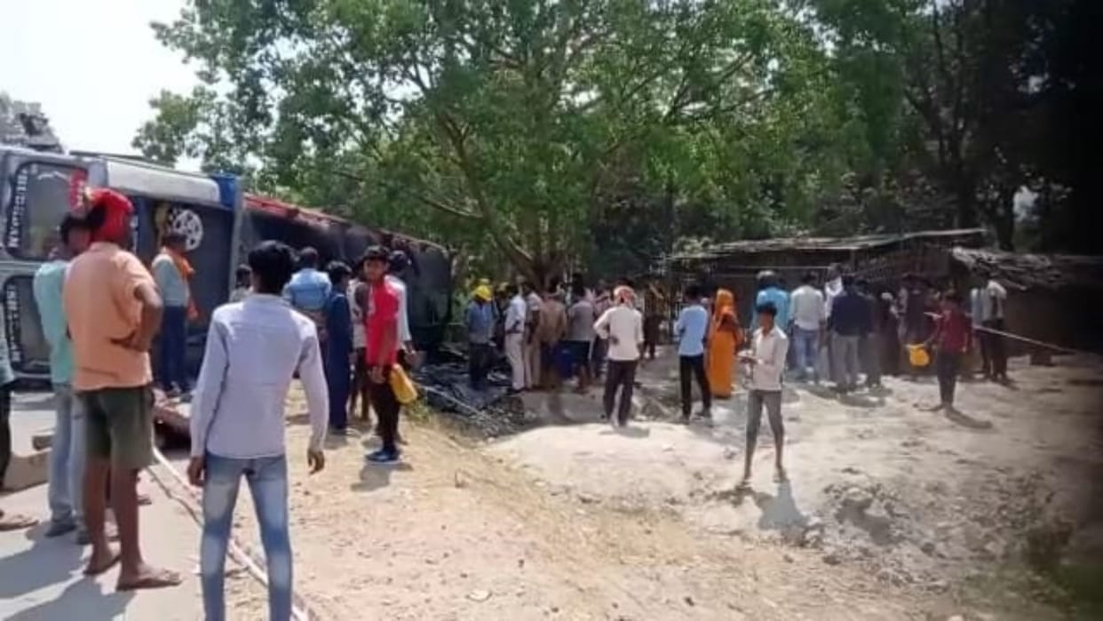 Petrol tanker going to Raxaul in Motihari overturned uncontrollably