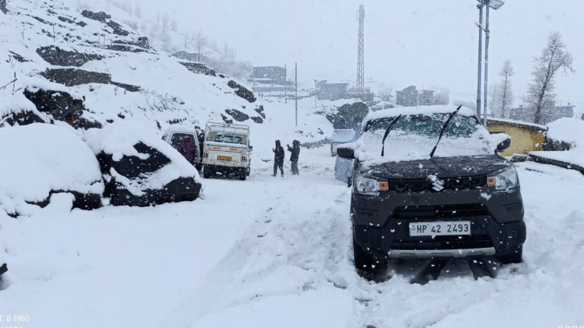 Himachal Weather: avalanche in lahaul pangi chandra river flow blocked