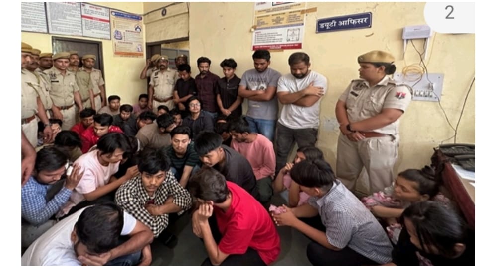 Police raid on fake call center in Jaipur 32 youths arrested cheat the people of USA