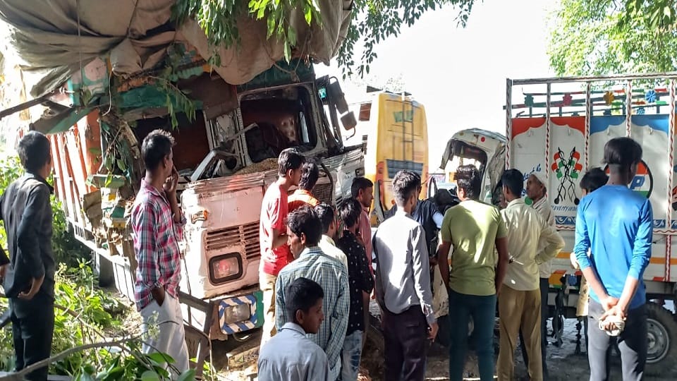 three people killed as magic vehicle collided with DCM on Moradabad-Farrukhabad highway in budaun