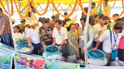 Namami Gange Two lakh fish released from Sant Ravidas Ghat in Ganga, river and fishermen will be of great ben