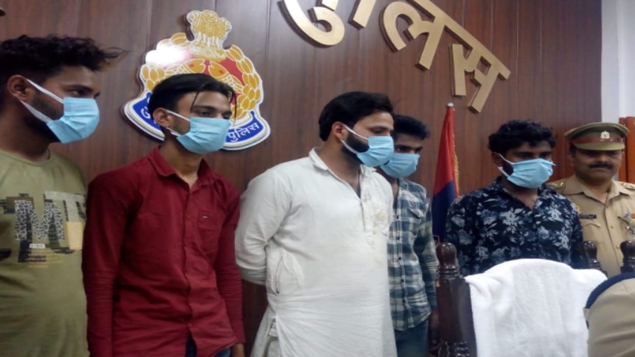Saharanpur News: police has revealed that son was looted to his father with friends