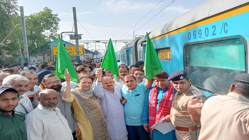 MP and MLA flagged off Shatabdi Express in Sonipat