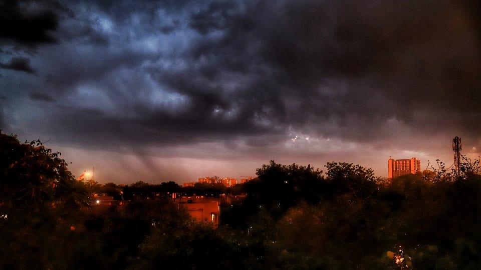 rained in Delhi-NCR on Thursday evening people stucked in jam