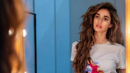 Disha Patani In Varanasi Visit in Mandir And Doing Ganga Aarti Users Troll Her Badly Video Photos Viral
