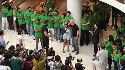 Vada Pav with Madhuri-Two Apple Store and meeting with PM, know why Apple CEO India Visit is too Special