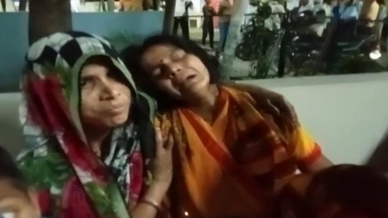Uncontrolled Hyva truck crushed bike rider in Sitamarhi, death on the spot