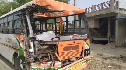 Road Accident: आजमगढ़ में ट्रक से टकराई यात्रियों से भरी रोडवेज बस, 12 घायल, एक की हालत गंभीर Road Accident in azamgarh Roadways bus full of passengers collided with truck 12 injured