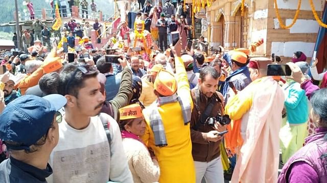 Kedarnath Dham Gangotri Dham Baba Kedar Maa Ganga doli left for their abode Chardham yatra 2023 Watch Photos