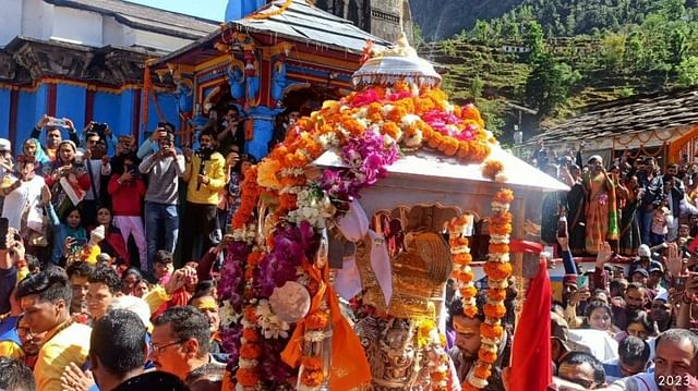 Kedarnath Dham Gangotri Dham Baba Kedar Maa Ganga doli left for their abode Chardham yatra 2023 Watch Photos