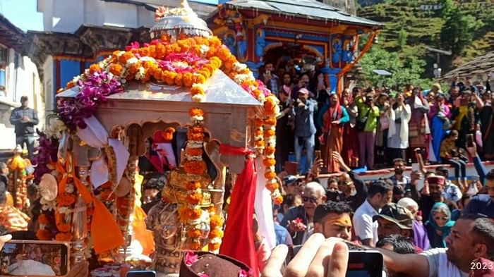 Kedarnath Dham Gangotri Dham Baba Kedar Maa Ganga doli left for their abode Chardham yatra 2023 Watch Photos