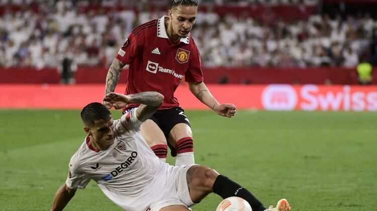 UEFA Europa League Sevilla ousts Manchester United Jose Mourinho Roma beat Feyenoord