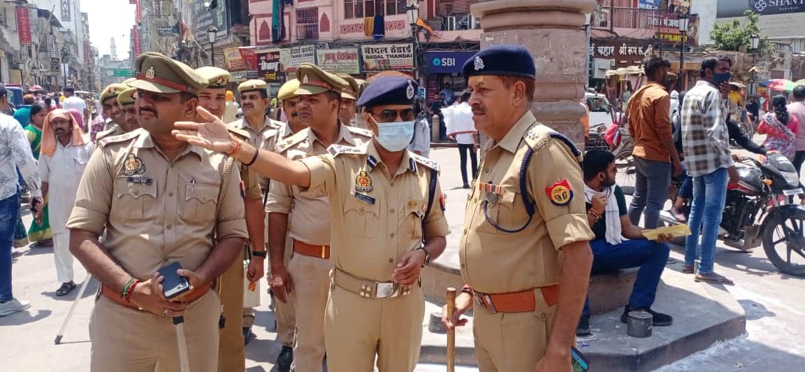 Alvida Juma Namaz offered in mosques, Police deployed with force near Gyanvapi Masjid