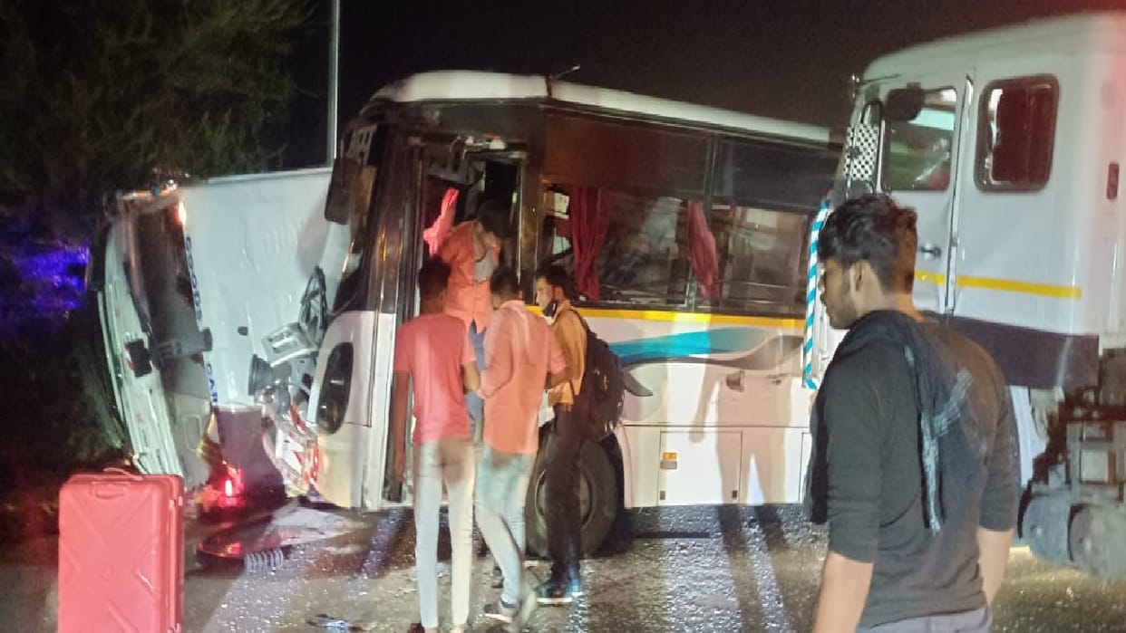 Horrific bus and truck collision in Ayodhya many people badly injured and died