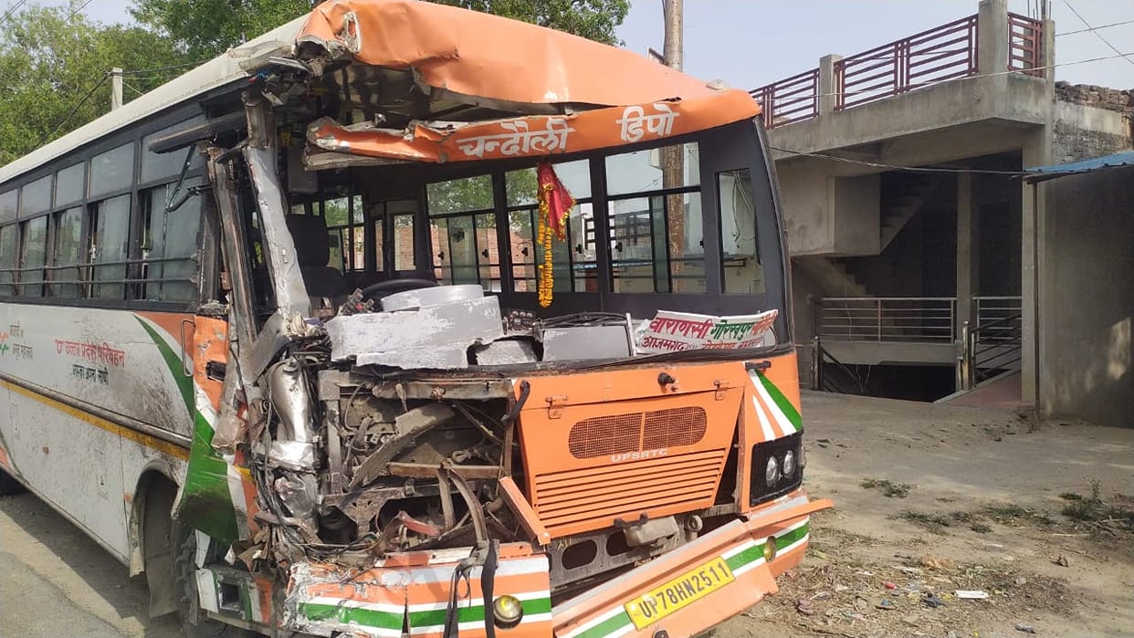 Road Accident in azamgarh Roadways bus full of passengers collided with truck 12 injured