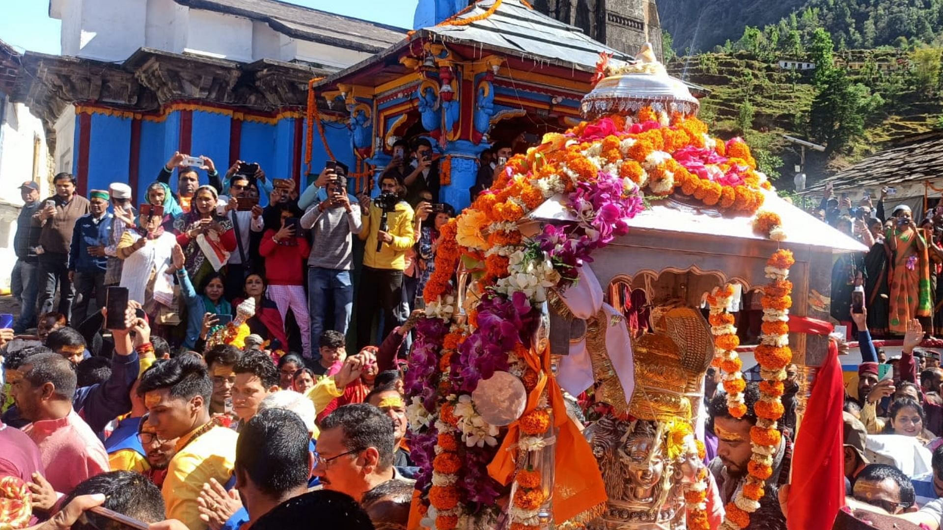 Chardham Yatra 2023 Kedarnath Dham Baba Kedar Doli Departed From Omkareshwar Temple Today Uttarakhand News - Amar Ujala Hindi News Live - Kedarnath Yatra:बाबा केदार की डोली ने ओंकारेश्वर मंदिर से धाम