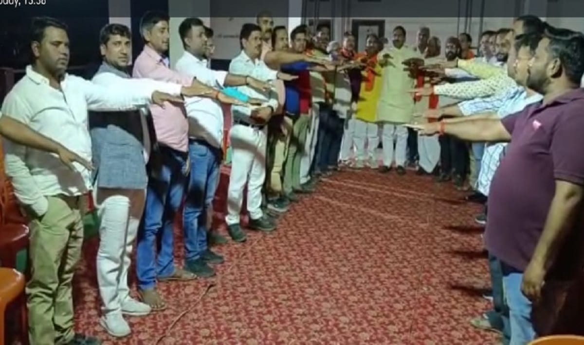 UP Nikay Chunav 2023 Video of swearing in favor of candidate goes viral notice to BJP MLA