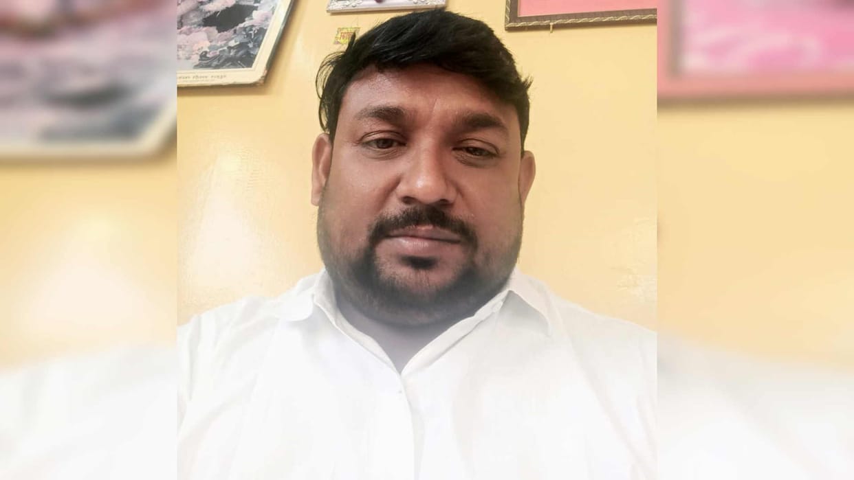 Bike rider absconded after looting cloth merchant bag in Golghar