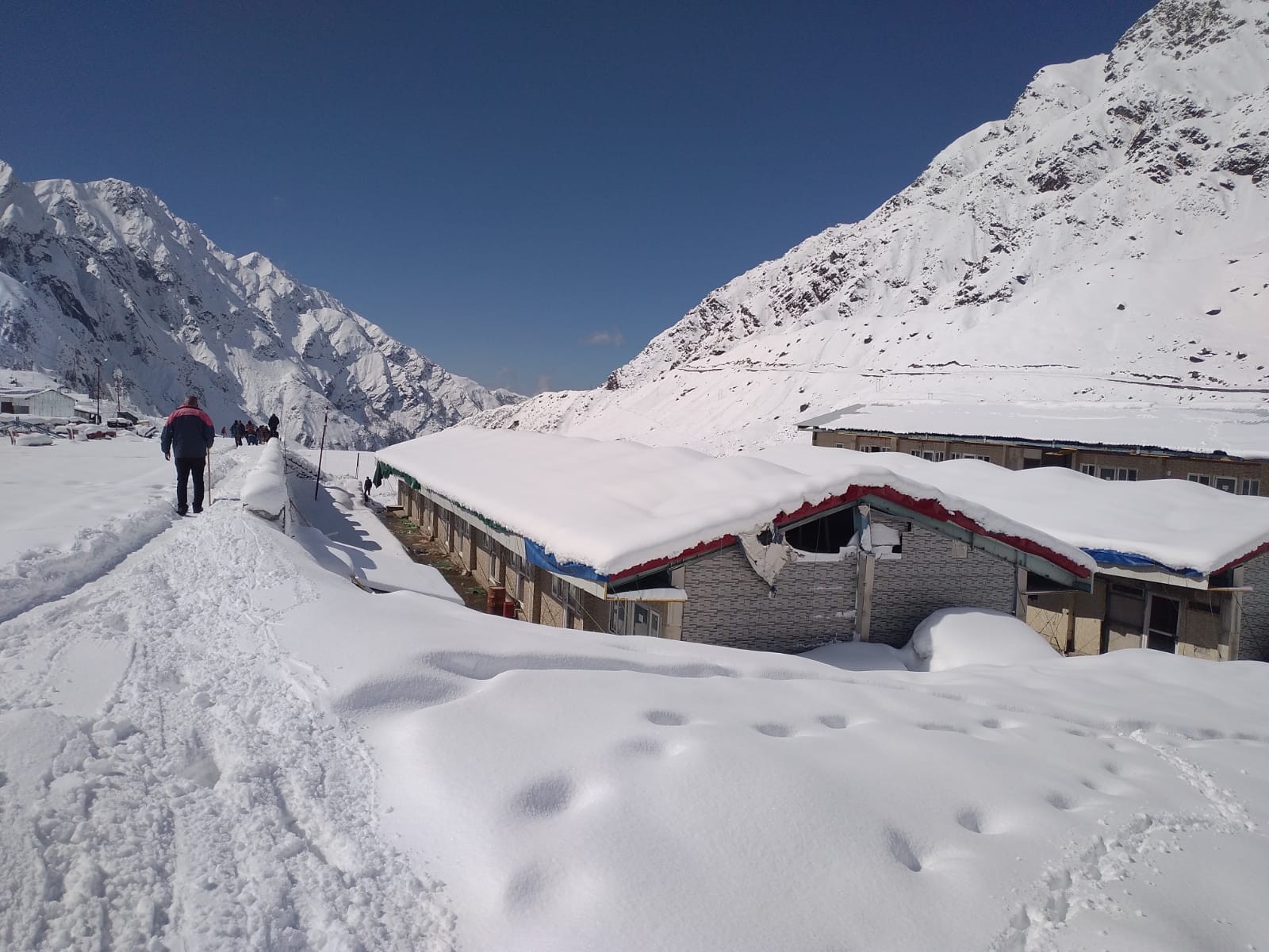 Kedarnath dham Snow Covered beautiful Visuals see before portals Open on 25th April