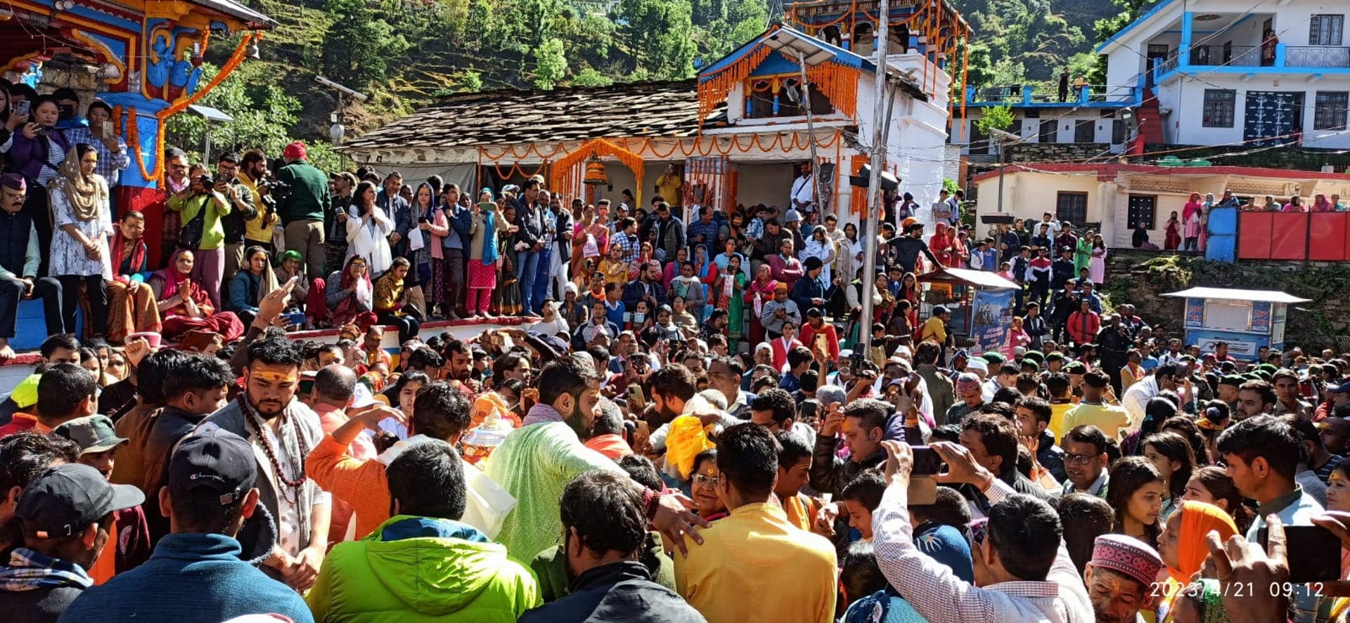 Kedarnath Dham Gangotri Dham Baba Kedar Maa Ganga doli left for their abode Chardham yatra 2023 Watch Photos