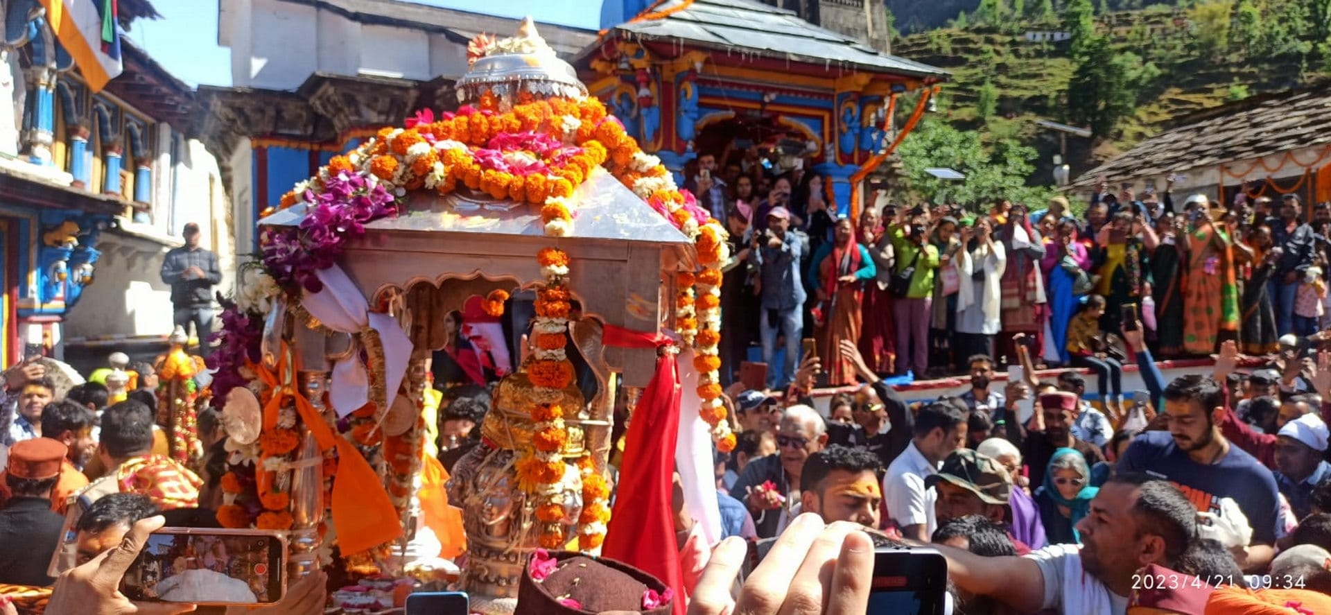 Kedarnath Dham Gangotri Dham Baba Kedar Maa Ganga doli left for their abode Chardham yatra 2023 Watch Photos