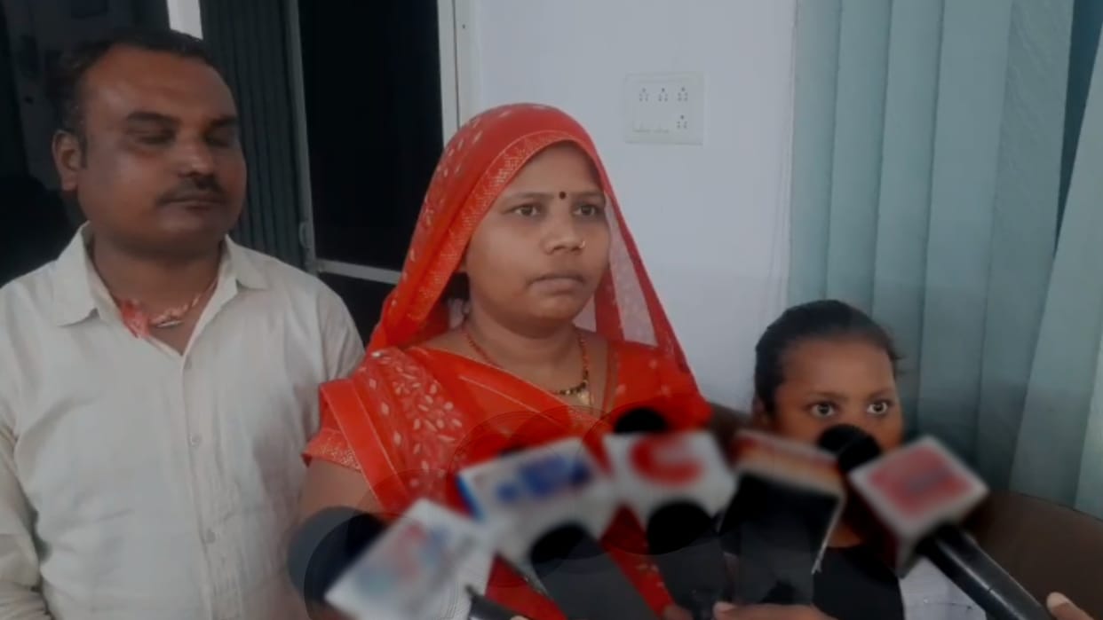MP News: Tribal woman resigned from the post of sarpanch to become a teacher, will now work for tribal girls