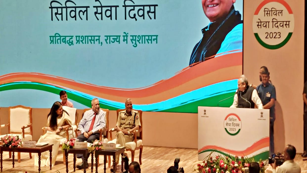 On Civil Services Day, CM got the translation done by sitting the Chief Secretary on his chair