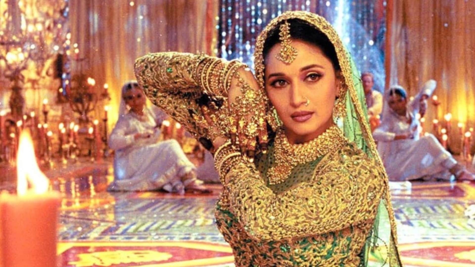 Bollywood actress Wear heavy costumes Samantha Kareena Kapoor deepika padukone madhuri dixit Aishwarya rai