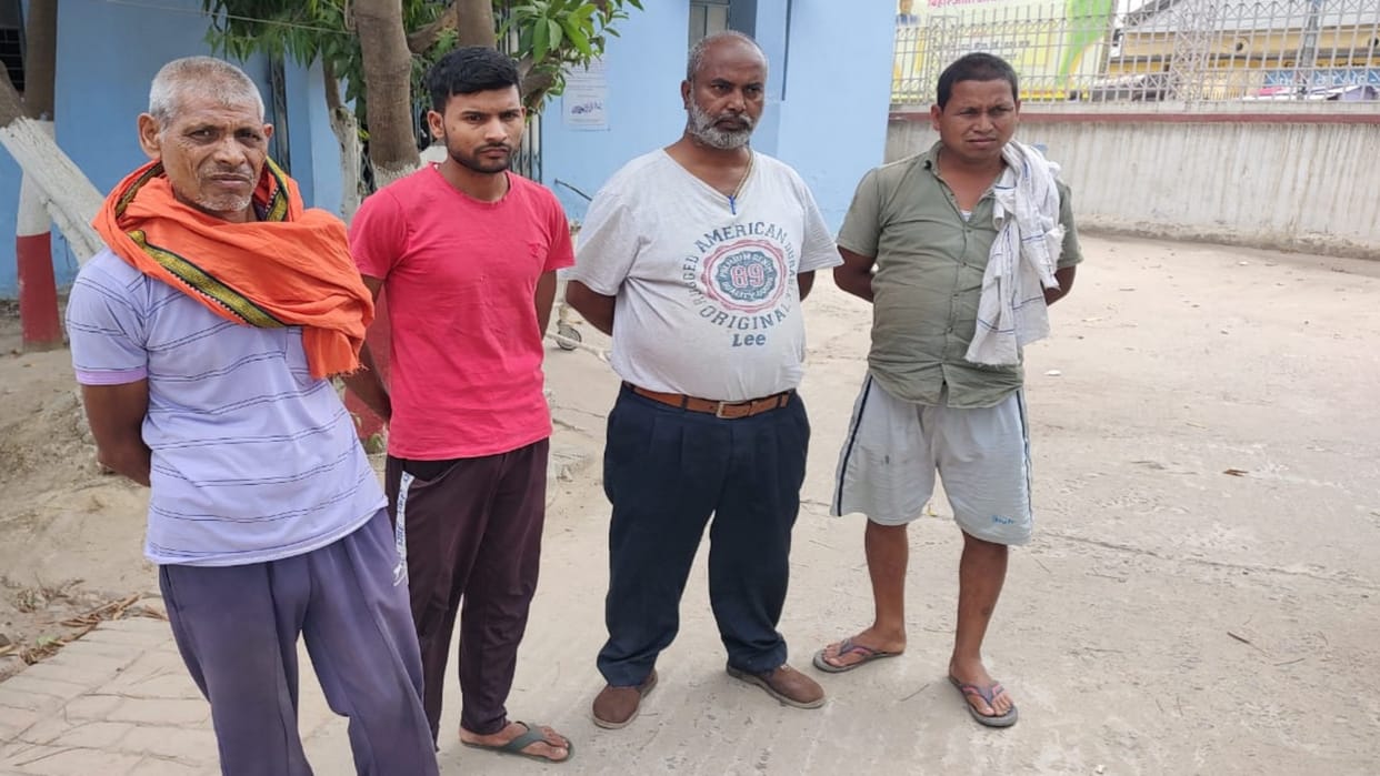 Nalanda News Dead body of middle aged man found hanging from tree