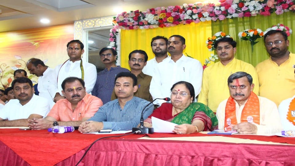 Baby Rani said support the party candidate in jhansi