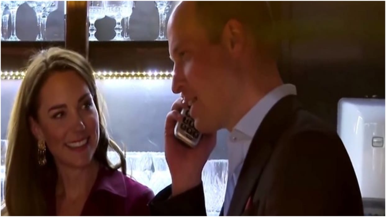 King Charles Heir Prince William Answers Phone Call in Indian Restaurant World News in Hindi