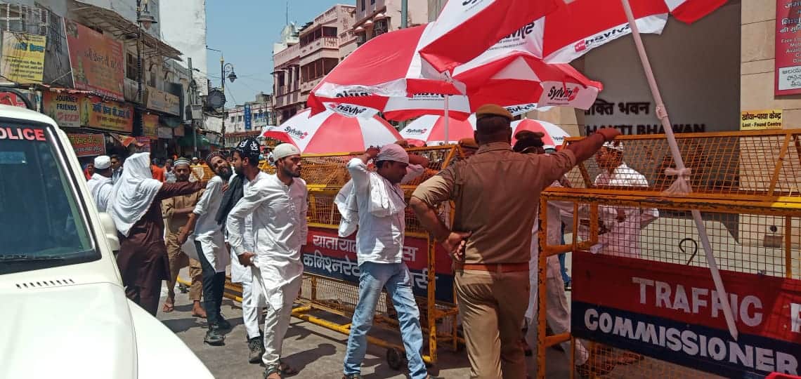 Alvida Juma Namaz offered in mosques, Police deployed with force near Gyanvapi Masjid