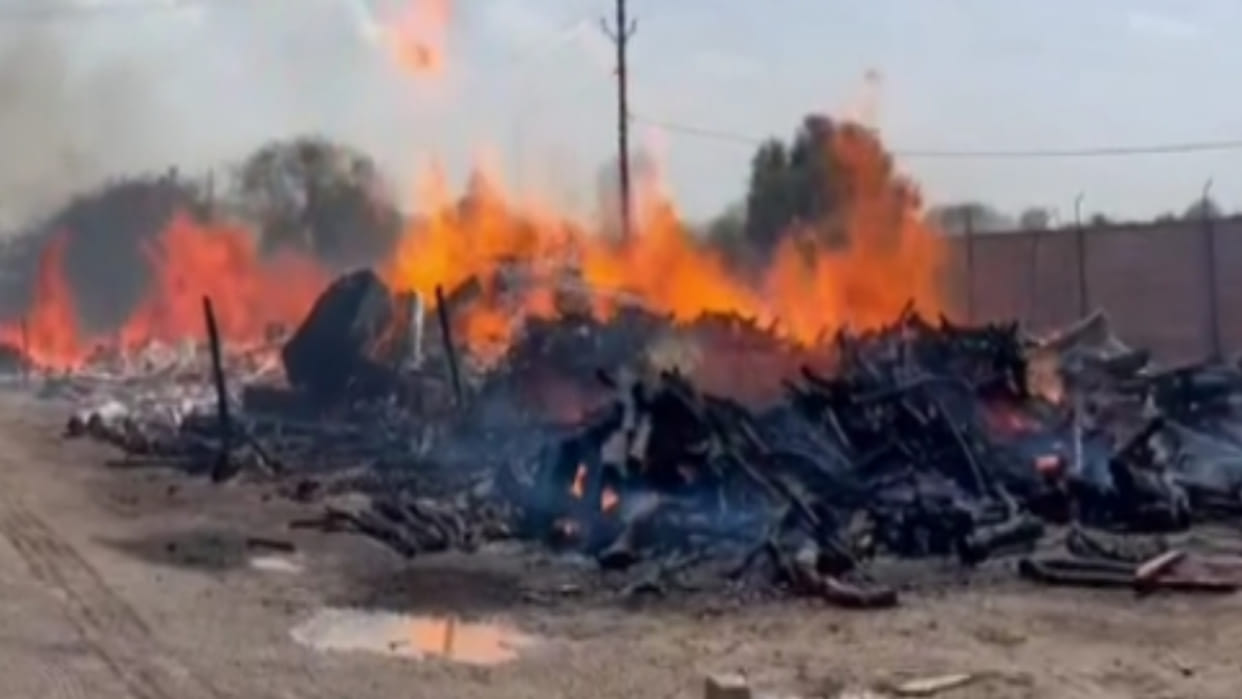 Satna: Fire broke out in Kripalpur wooden stall, dozen fire brigade got control after hours of effort