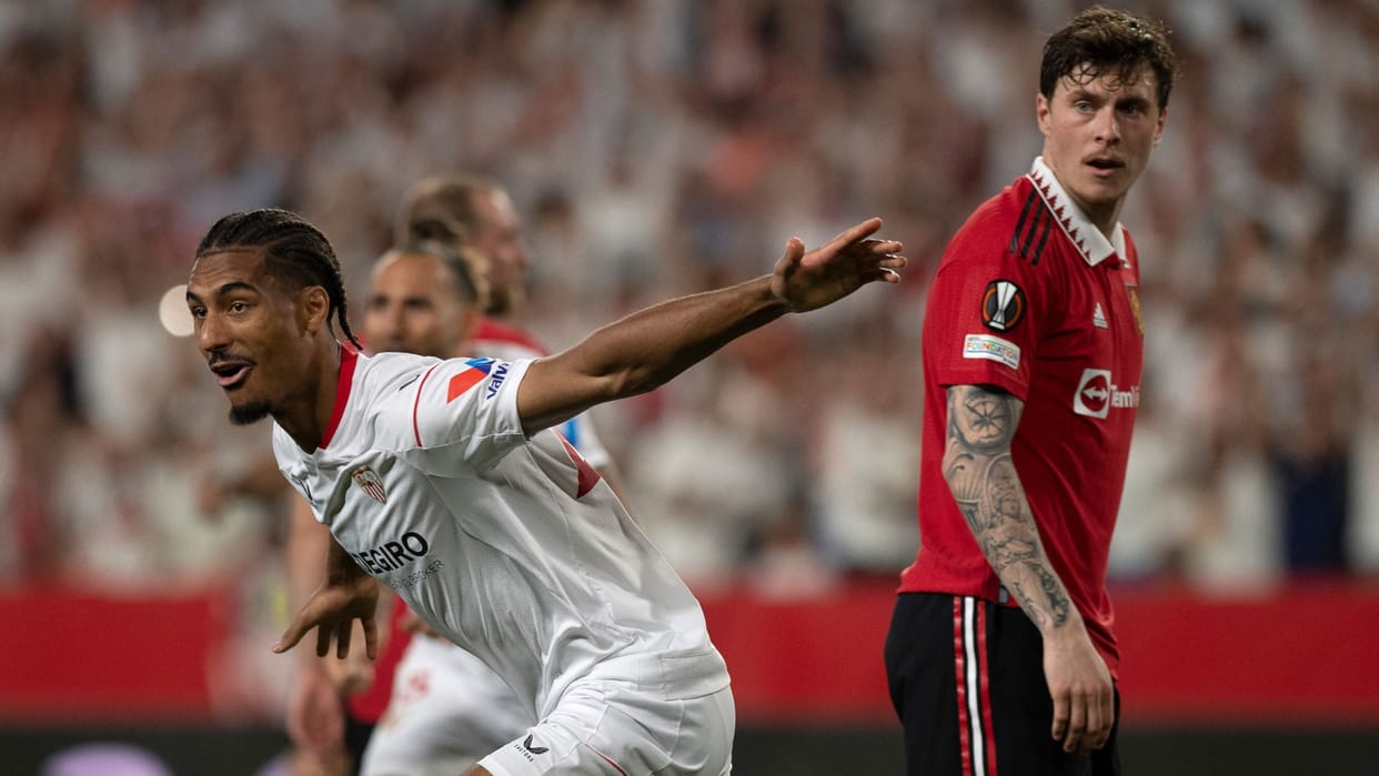 UEFA Europa League Sevilla ousts Manchester United Jose Mourinho Roma beat Feyenoord