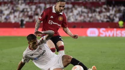 UEFA Europa League Sevilla ousts Manchester United Jose Mourinho Roma beat Feyenoord