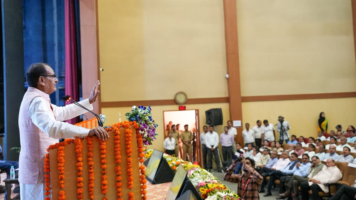 Civil Service Day: Shivraj said - officers should take a pledge that no legitimate work is left, people should