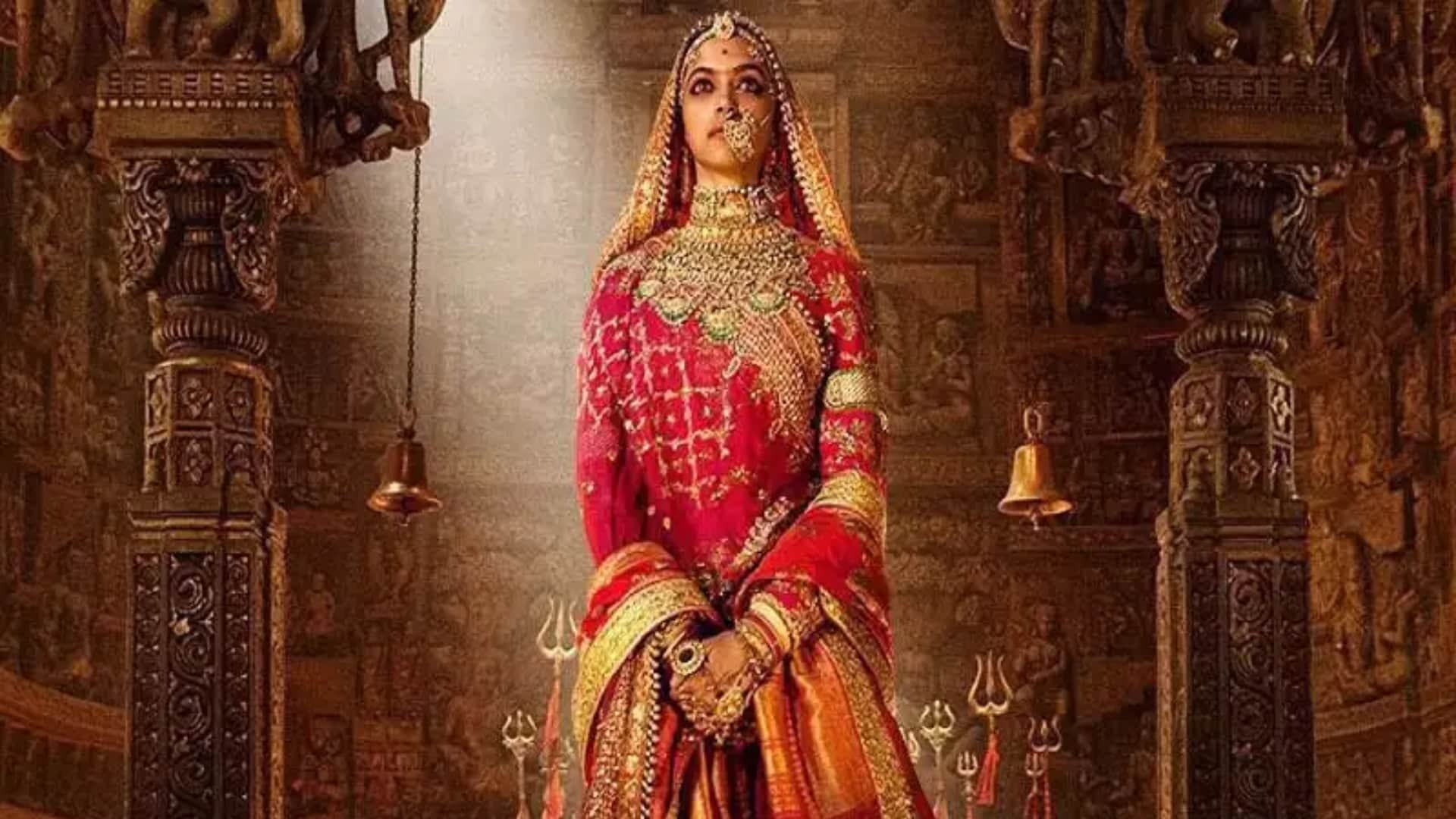 Bollywood actress Wear heavy costumes Samantha Kareena Kapoor deepika padukone madhuri dixit Aishwarya rai