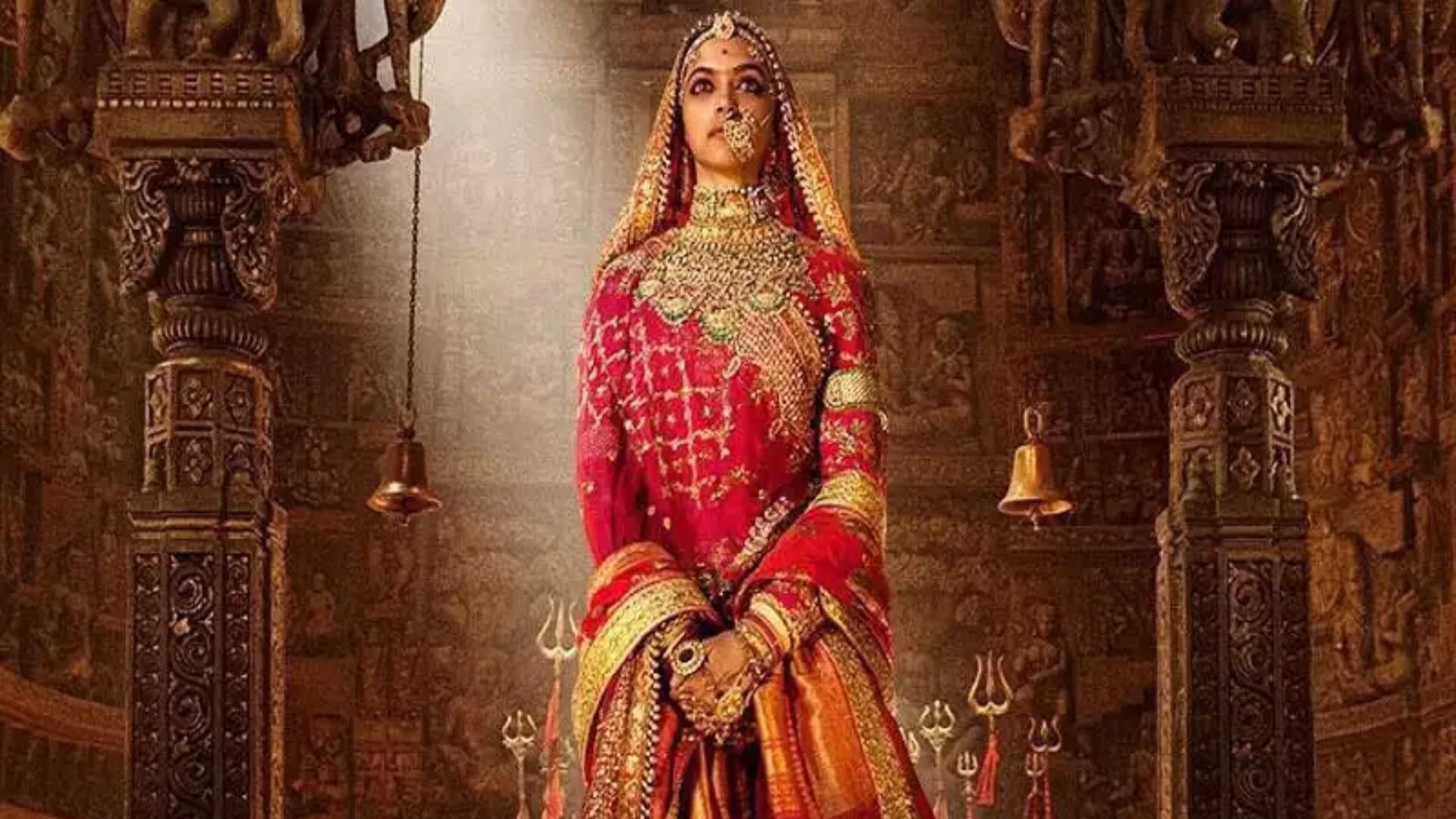 Bollywood actress Wear heavy costumes Samantha Kareena Kapoor deepika padukone madhuri dixit Aishwarya rai