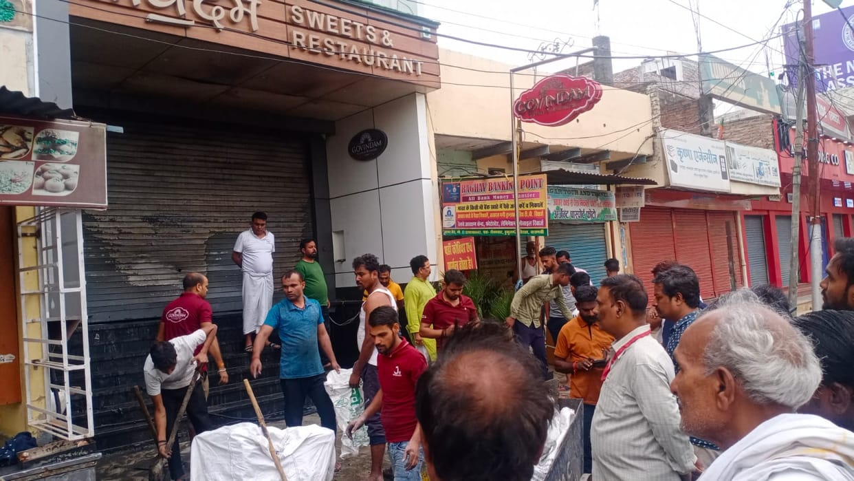 Varanasi: A fierce fire broke out in the famous Govindam Mishthan Bhandar of Varanasi, two-storey shop burnt t