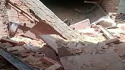 Hathras News: बन रहे मकान की छत गिरी, महिला समेत चार लोग दबे, एक मजदूर की हालत गंभीर roof of house being built fell four people including a woman were buried