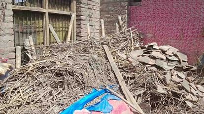 Three Died and one injured after falling under debris in Jalaun